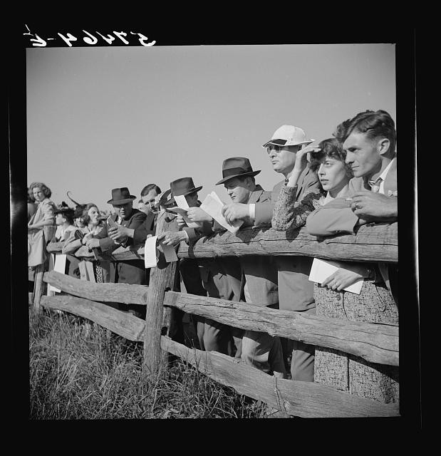 Photo:Warrenton Virginia 1941 Paddock Fence Spectators Between Races