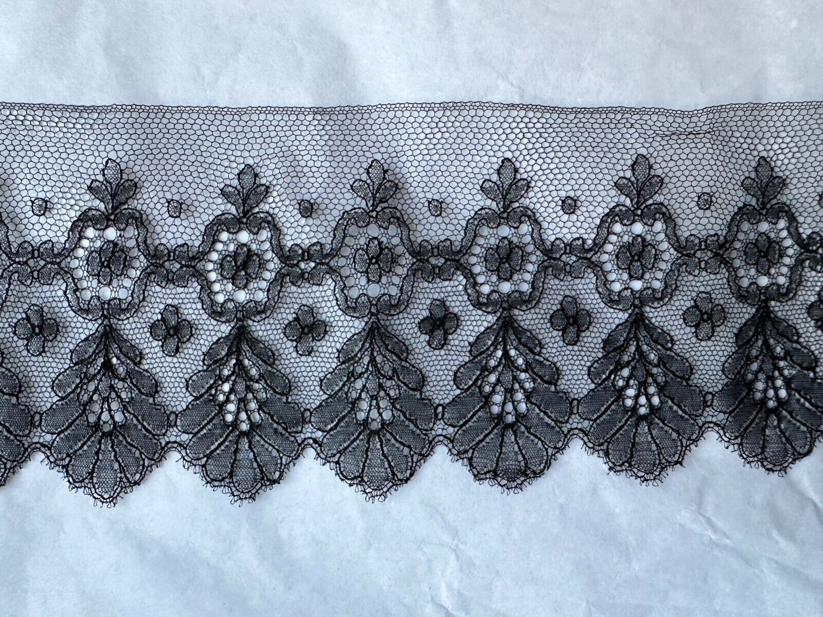 Stunning Antique Handmade CHANTILLY LACE Edging 200cm by 9.5cm