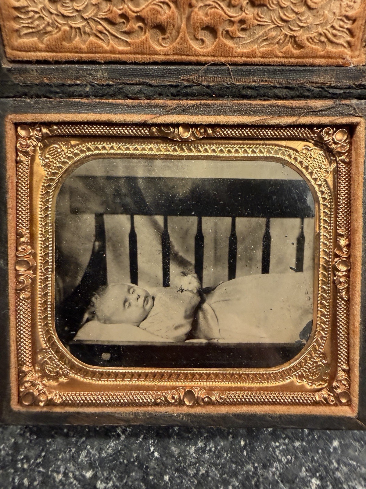 Outstanding Early tintype Of Dead Child Size 1/6 Plate In Original Case.