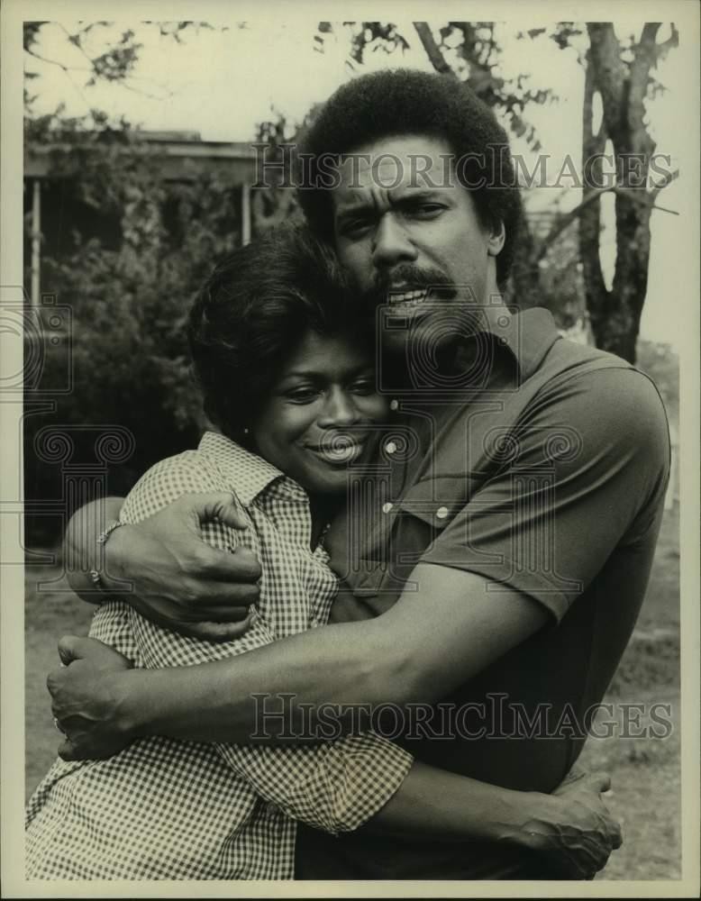 1976 Press Photo Actors Cicely Tyson, Robert Hooks in \