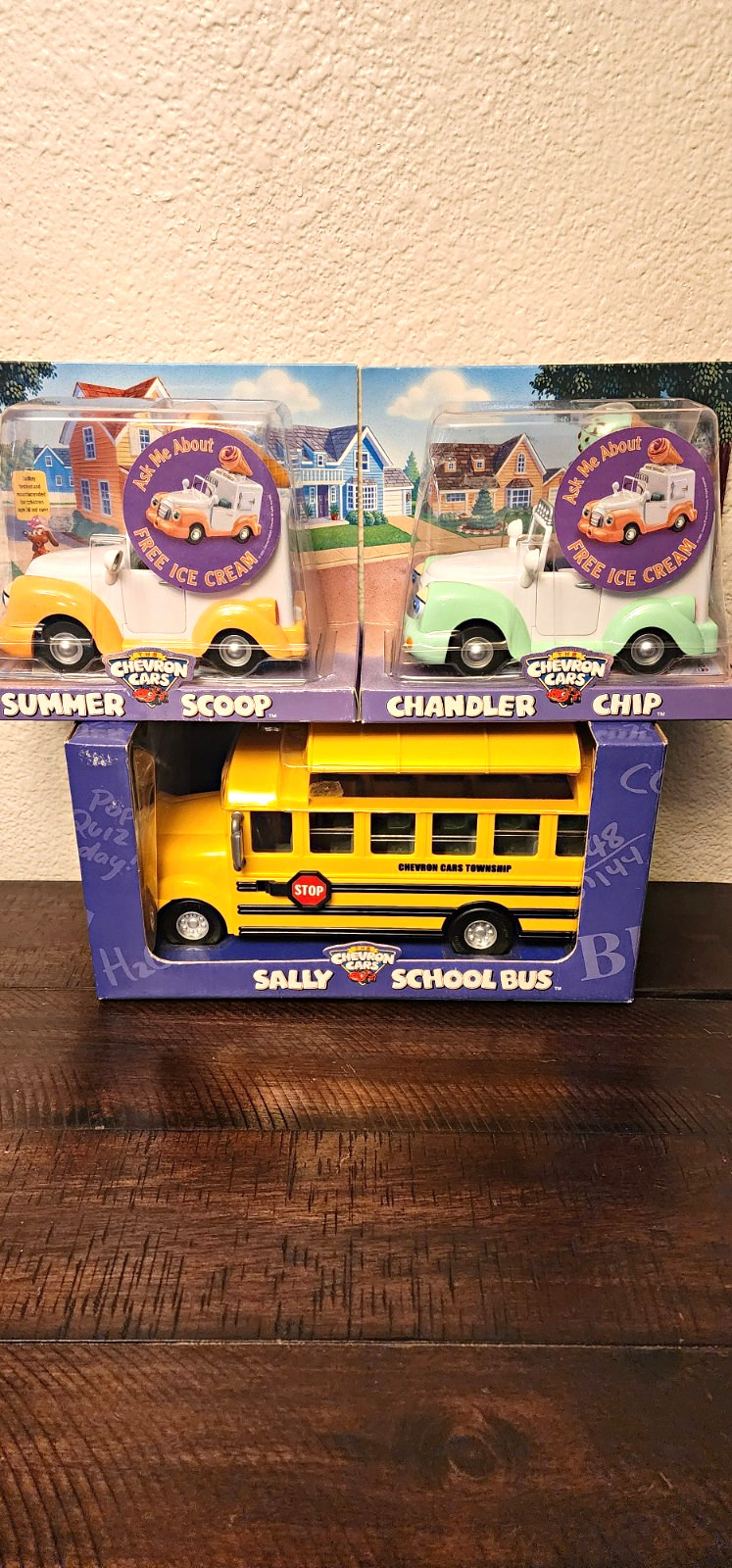VINTAGE CHEVRON CARS LOT — Sally School Bus, Summer Scoop & Chandler Chip