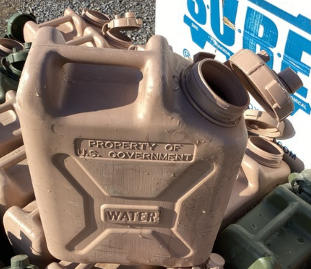 Military Water Can MWC 20L/5 Gallon Desert Tan LC Industries Very Good Condition Military Water Can MWC 20L/5 Gallon Desert Tan LC Industries Very Good Condition