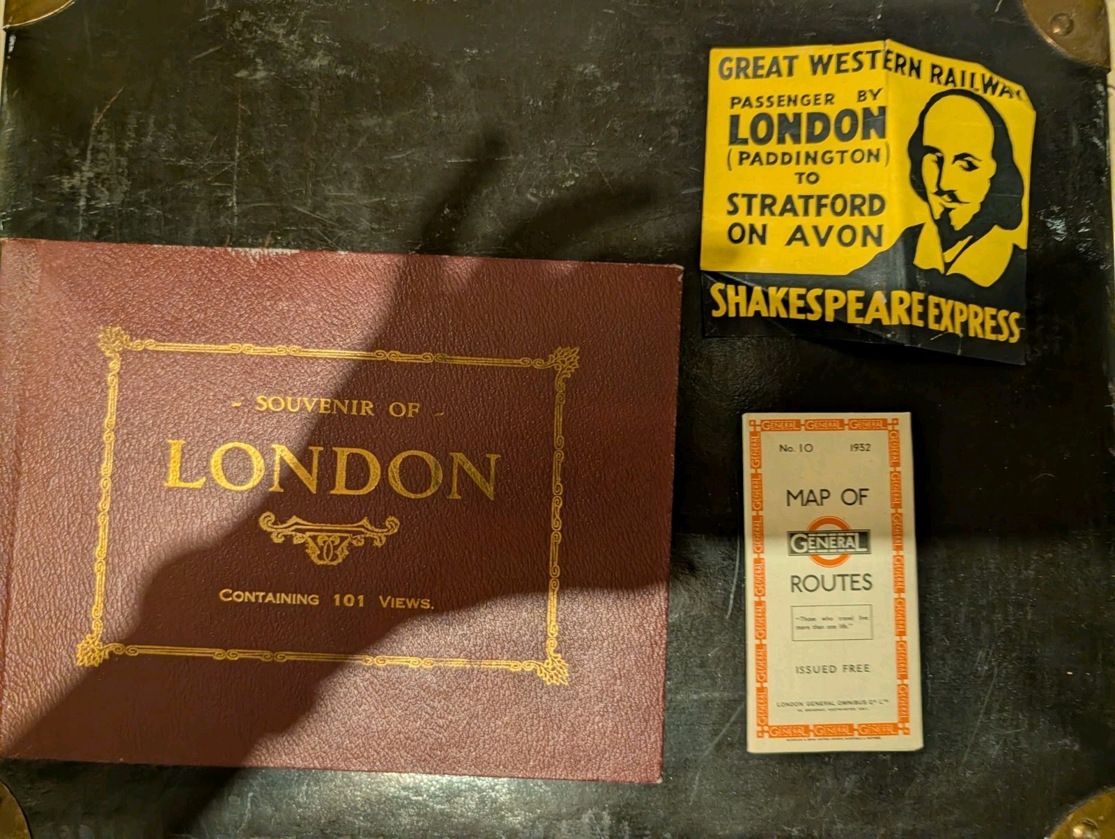 Lot Of 1930's London Souvenirs Bus Routes Picture Book, Luggage Sticker Lot Of 1930's London Souvenirs Bus Routes Picture Book, Luggage Sticker