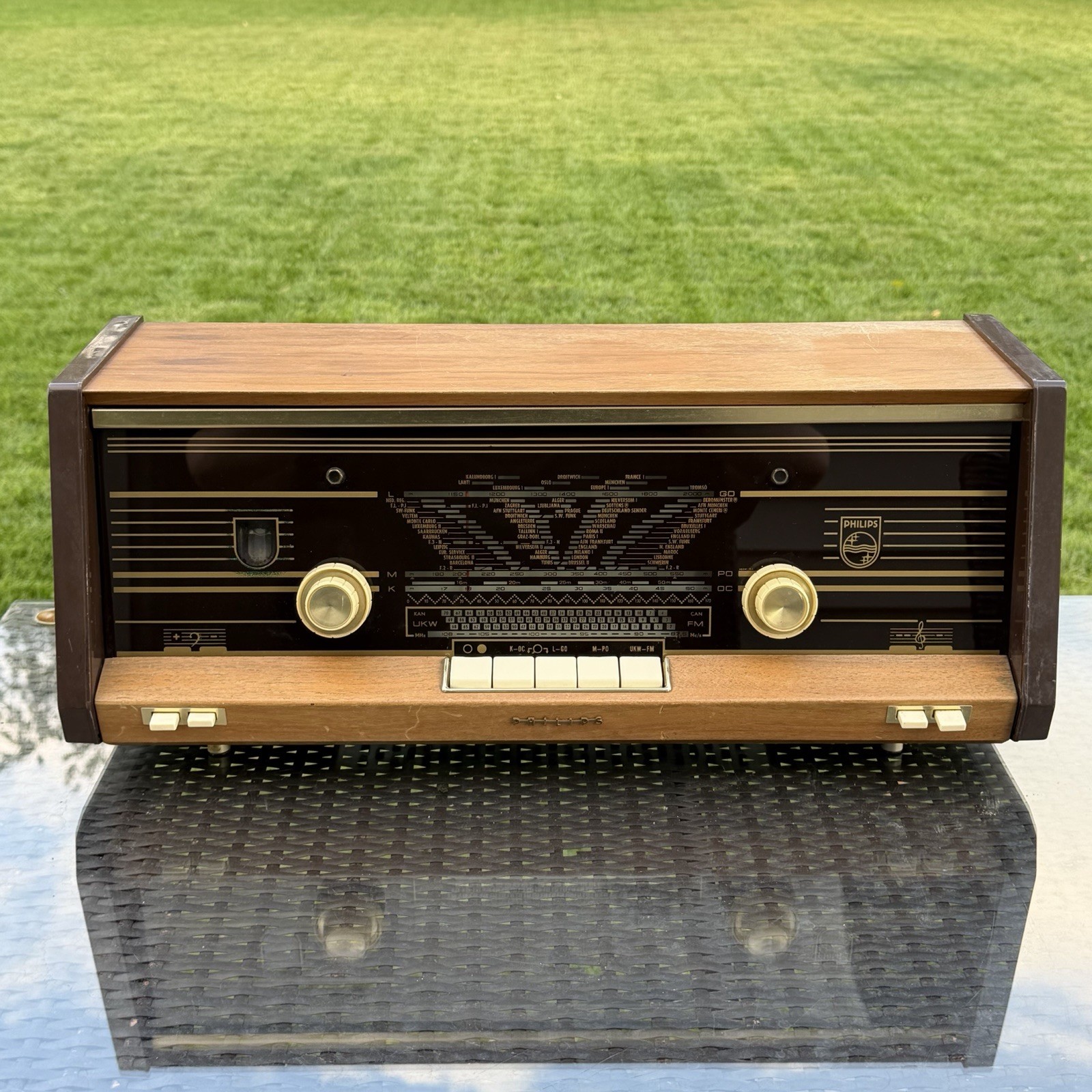 Vintage Philips B4X23A /74 Vacuum Tube Radio - READ