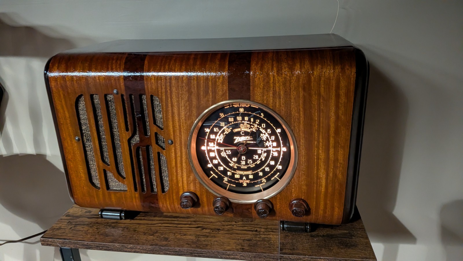 Gorgeous Zenith 6S223 Tube Radio – Electronically Restored with Custom AUX Input