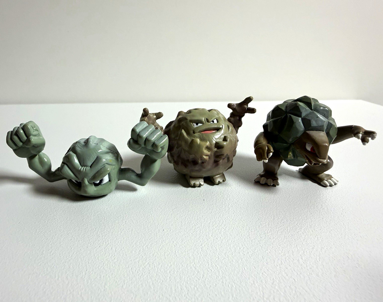 Pokémon TOMY Figurine Lot Vintage - #074 Geodude / #075 Graveler / #076 Golem Pokémon TOMY Figurine Lot Vintage - #074 Geodude / #075 Graveler / #076 Golem