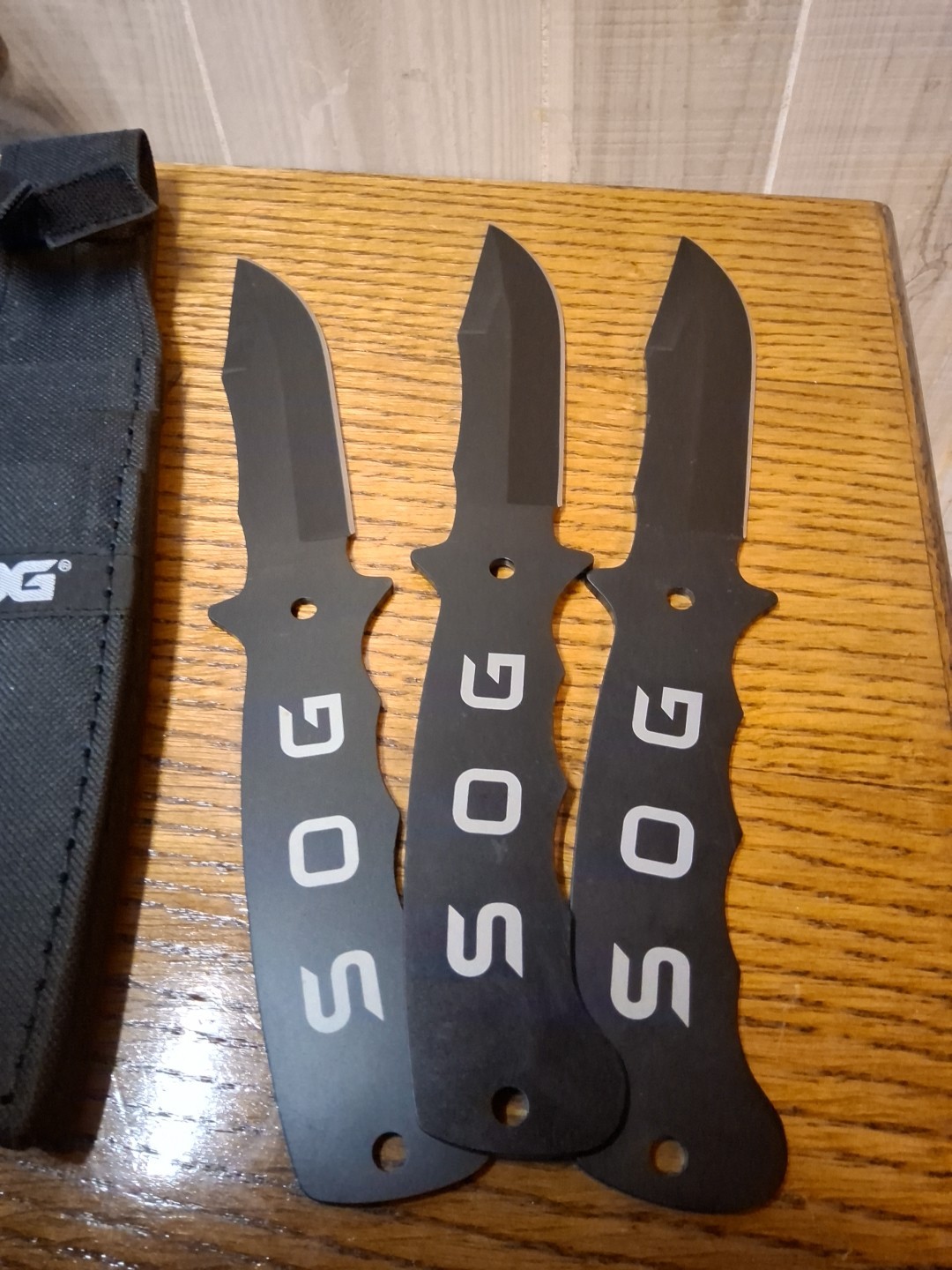 Set Of Three Black SOG Knives With Sheath,  Very Good Condition