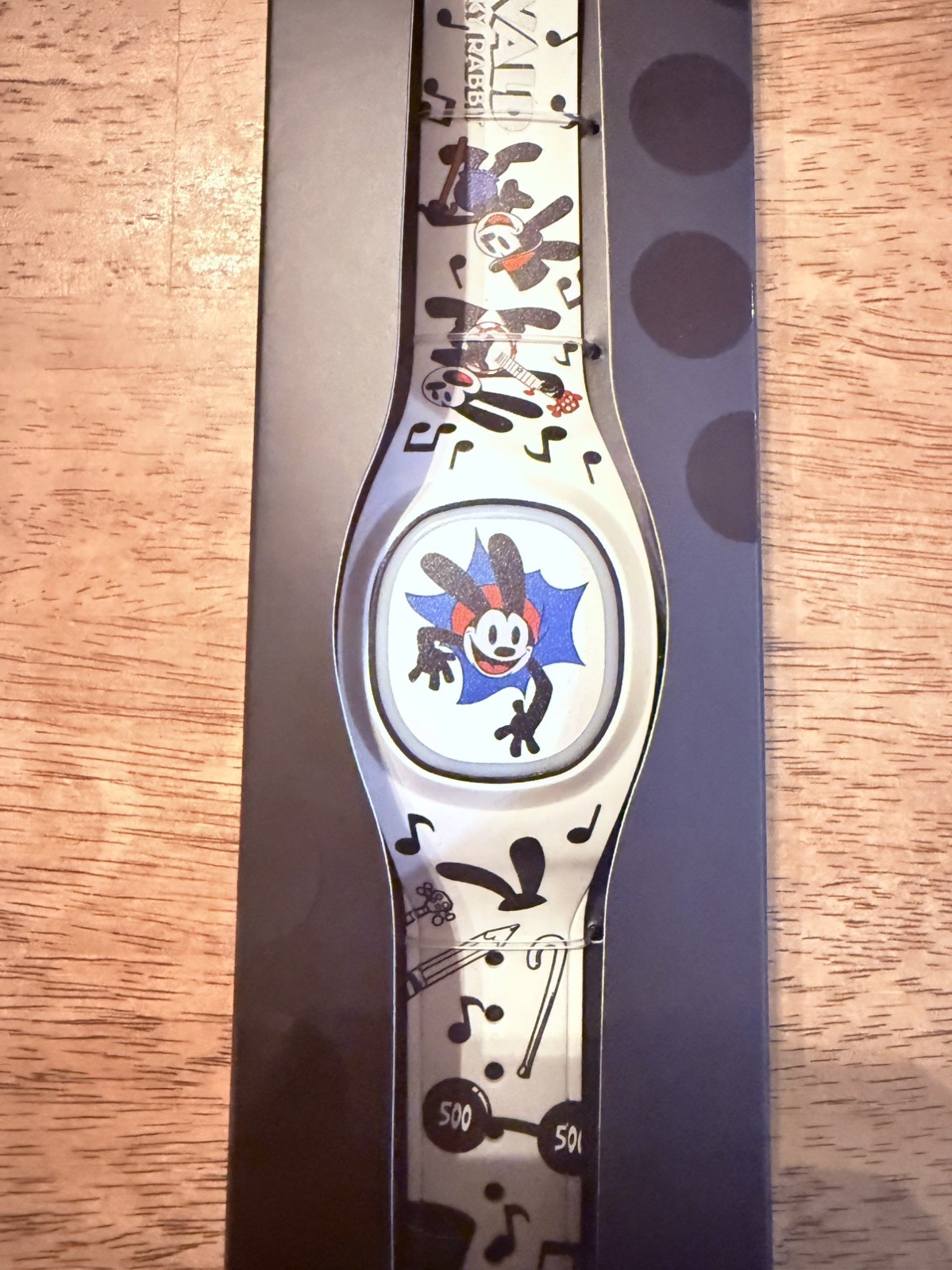 NEW 2023  Disney Magic Band Plus + Oswald the Lucky Rabbit HTF & Special  🤍🖤
