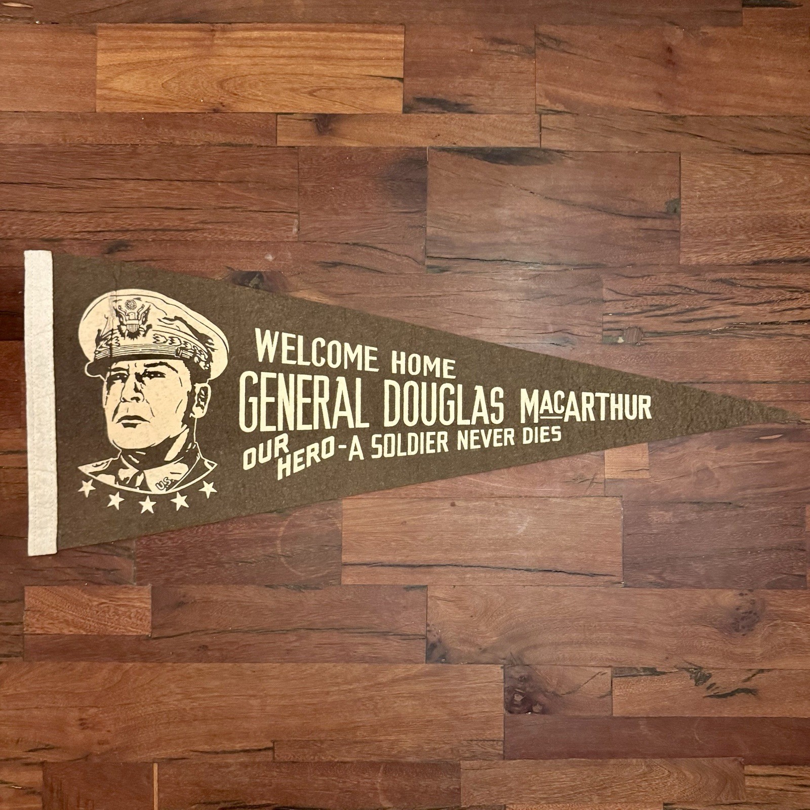 Rare 1951 Welcome Home Gen Douglas MacArthur Historic WWII Soldier Felt Pennant