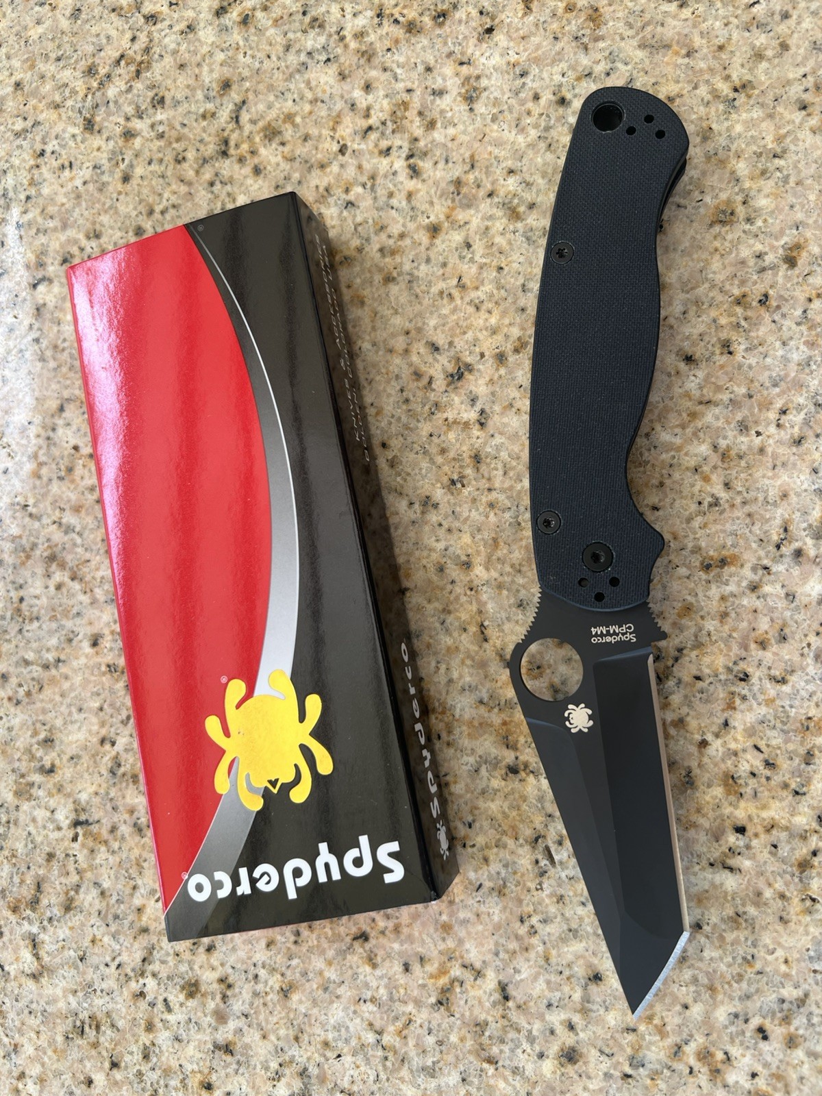 Spyderco Paramilitary 2 PM2 Tanto - Black DLC M4 - Black G10 Spyderco Paramilitary 2 PM2 Tanto - Black DLC M4 - Black G10