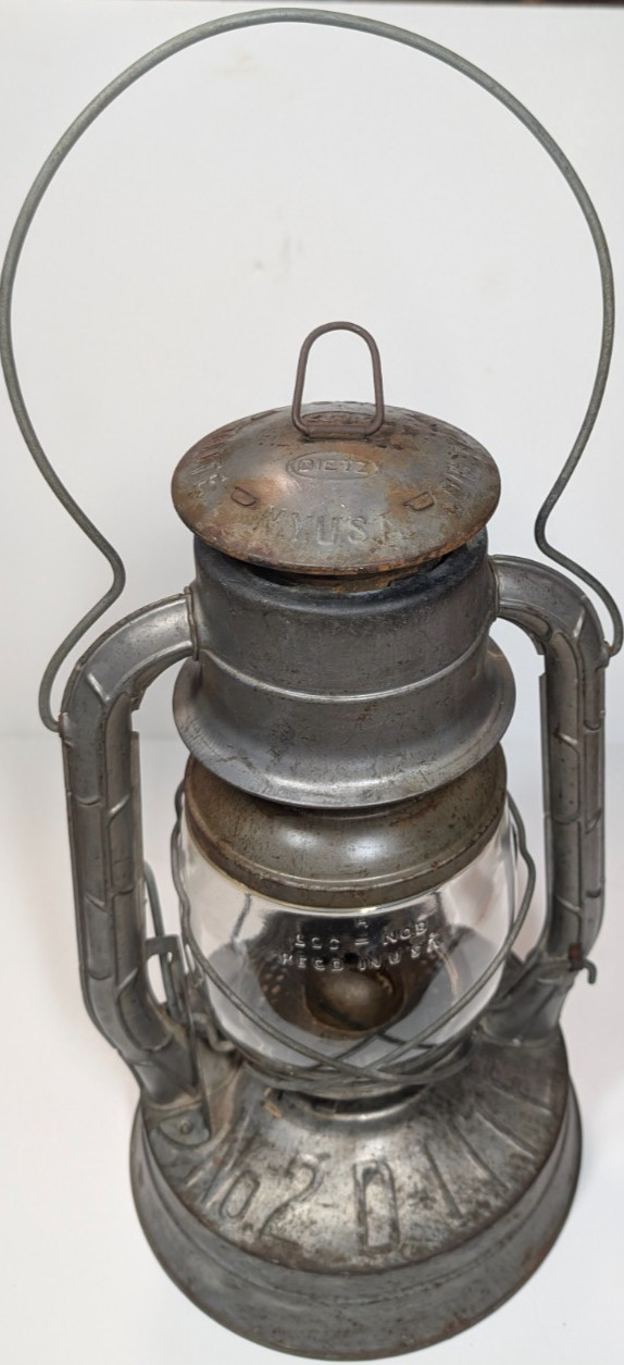 Vintage Dietz No 2 D-Lite Kerosene Lantern NY USA W/ Original Loc-Nob Globe