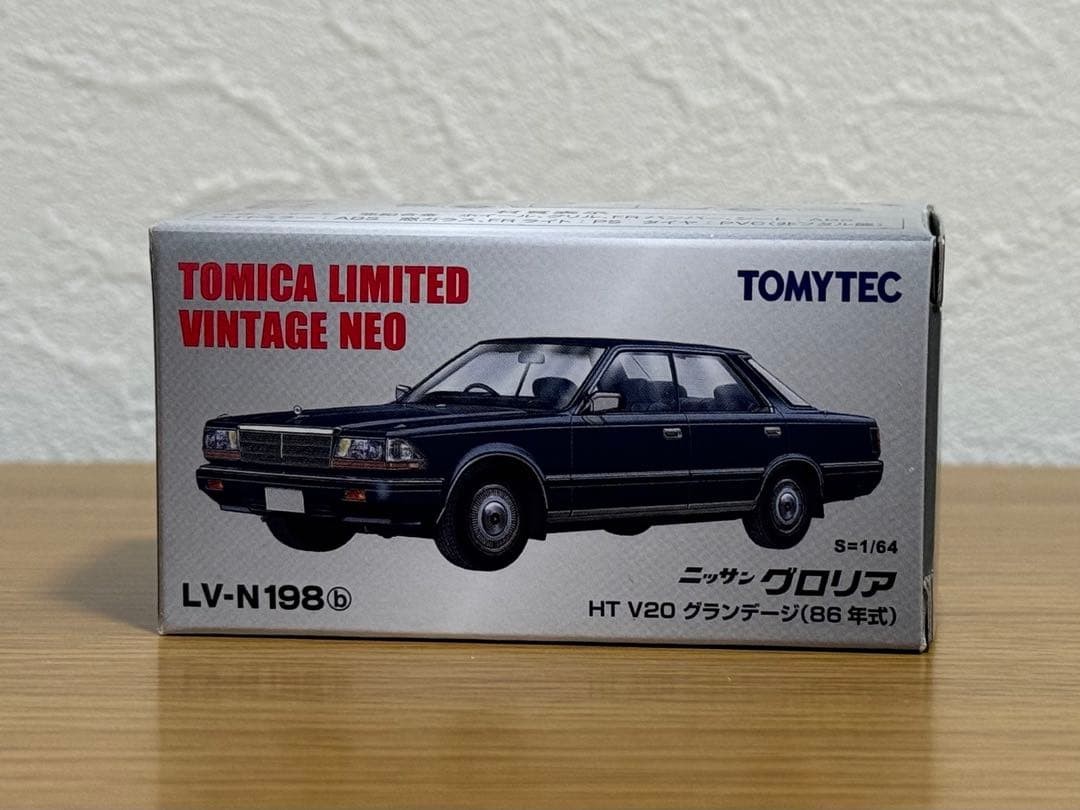 TOMYTEC TLV Neo Nissan Gloria HT V20 Grande 1/64 Scale Limited Vintage 1986 15+