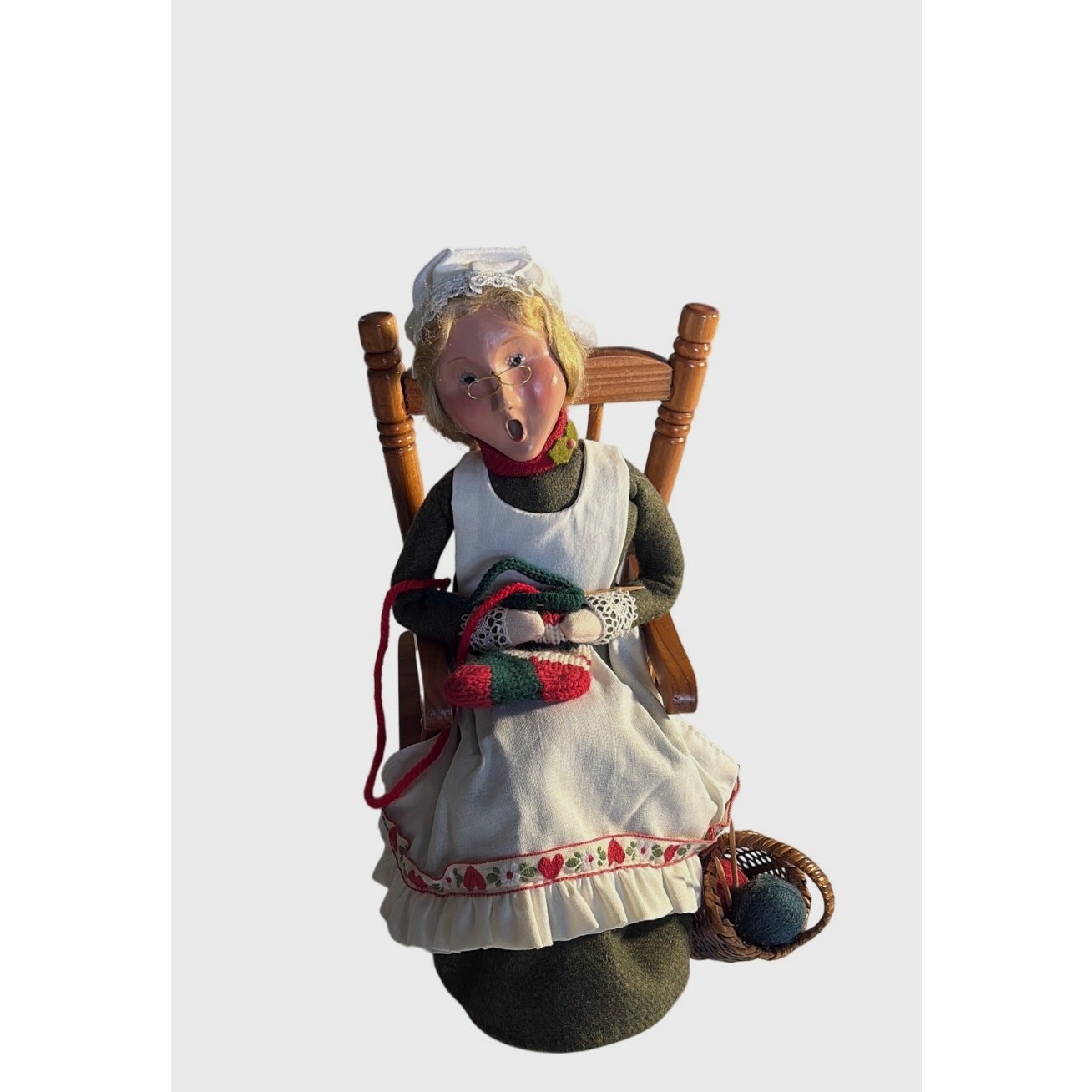 2005 Byers\' Choice Caroler Woman Knitting Stocking Rocking Chair Christmas