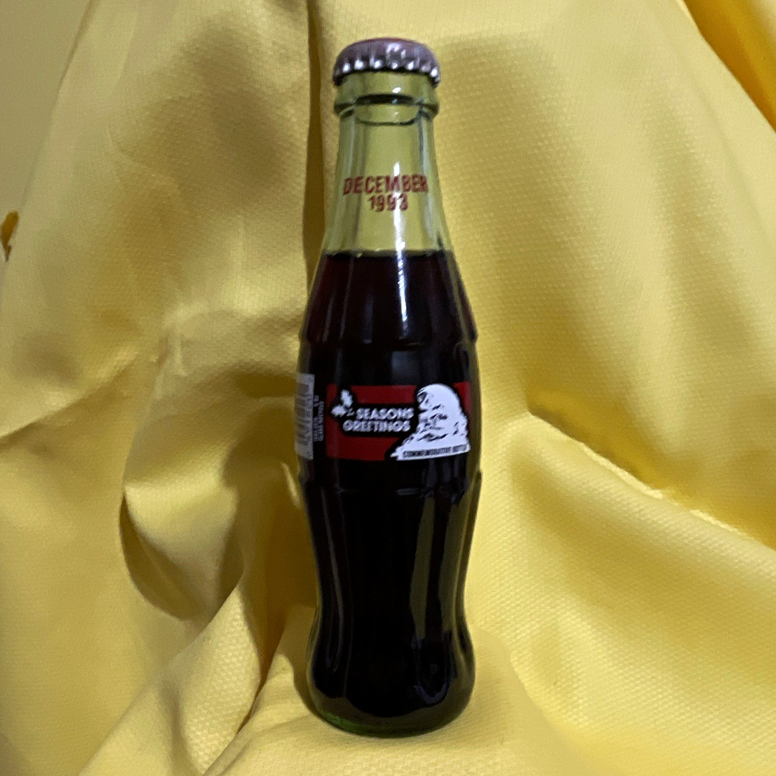 Vintage Coca-Cola 8 fl oz Seasons Greetings Dec 1993 Commemorative Glass Bottle