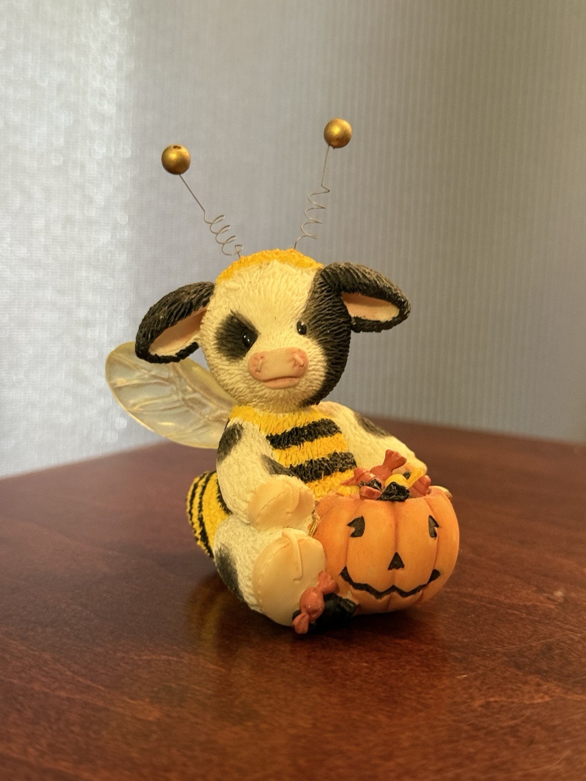 Enesco Mary's Moo Moos Busy Bee-ing Sweet Cow Figurine Bee Costume Pumpkin