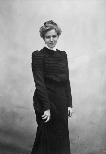 Maude Adams Wearing A Long Dark Outfit A Studio Portrait USA 1900 Old Photo