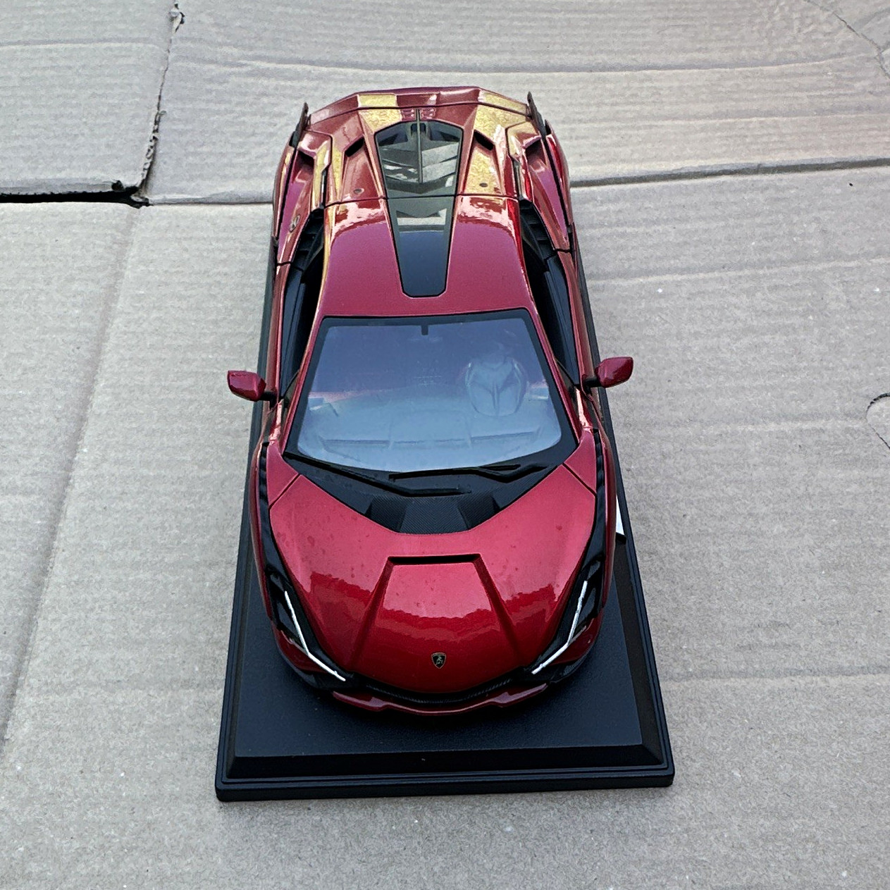Maisto 1:18 Lamborghini Sián FKP 37 Red Diecast Model Car w/ Display Base Maisto 1:18 Lamborghini Sián FKP 37 Red Diecast Model Car w/ Display Base