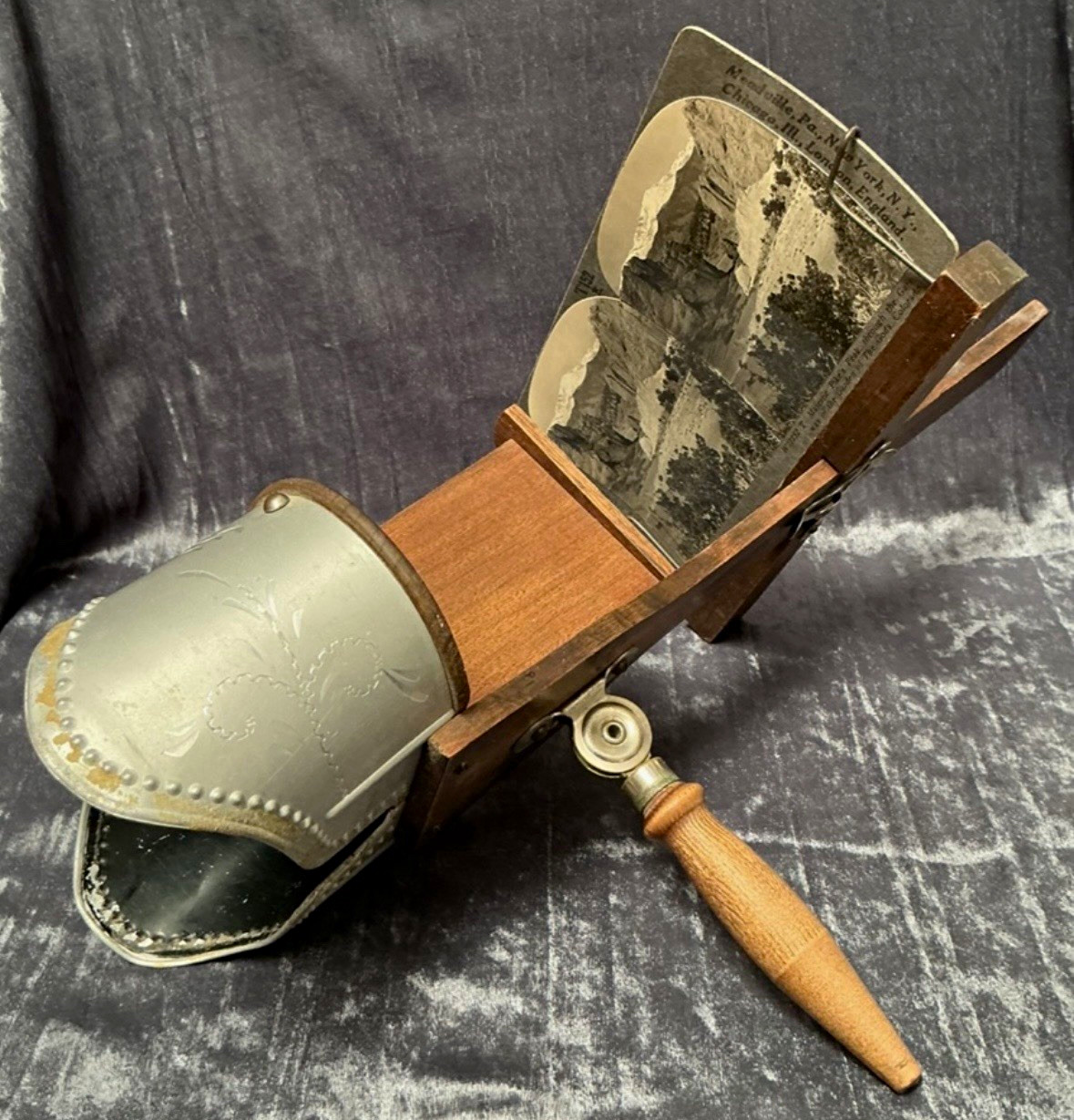 Keystone View Co. Stereoscope Viewer w/ 18 Hand-Tinted Color Cards Lot (1904)
