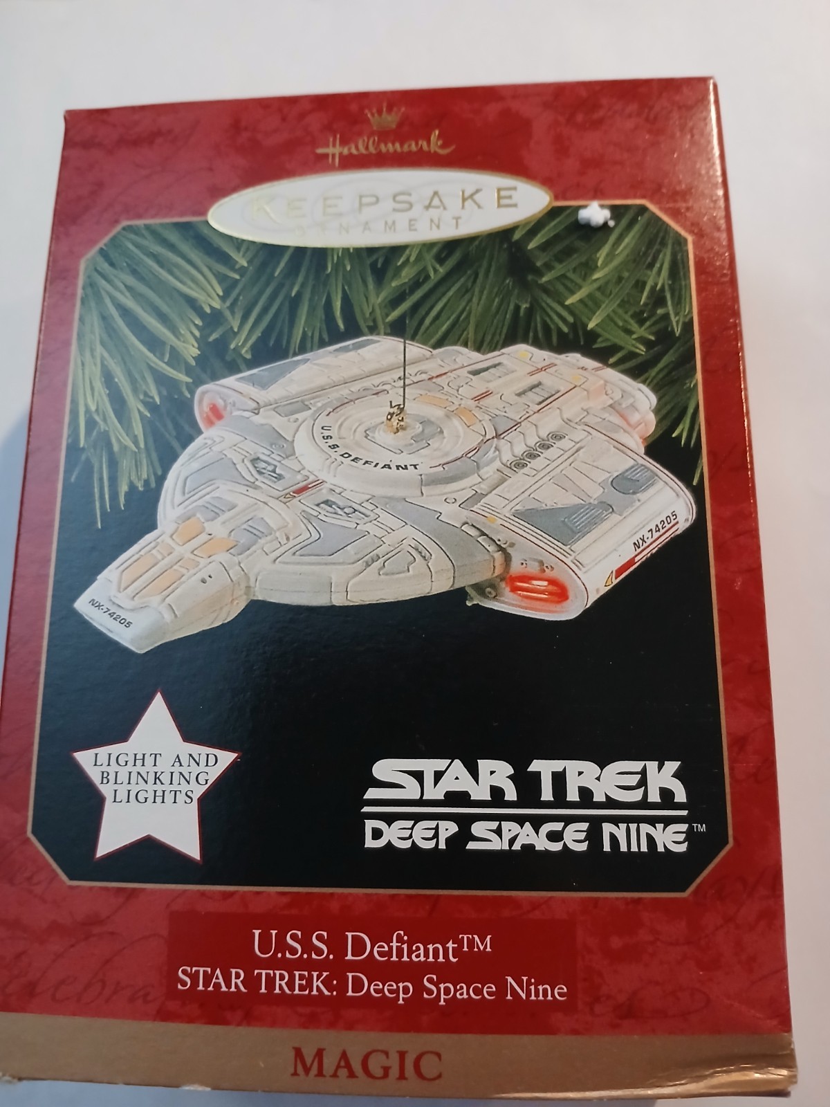 Hallmark Keepsake Ornament Deep Space Nine - USS Defiant Hallmark Keepsake Ornament Deep Space Nine - USS Defiant