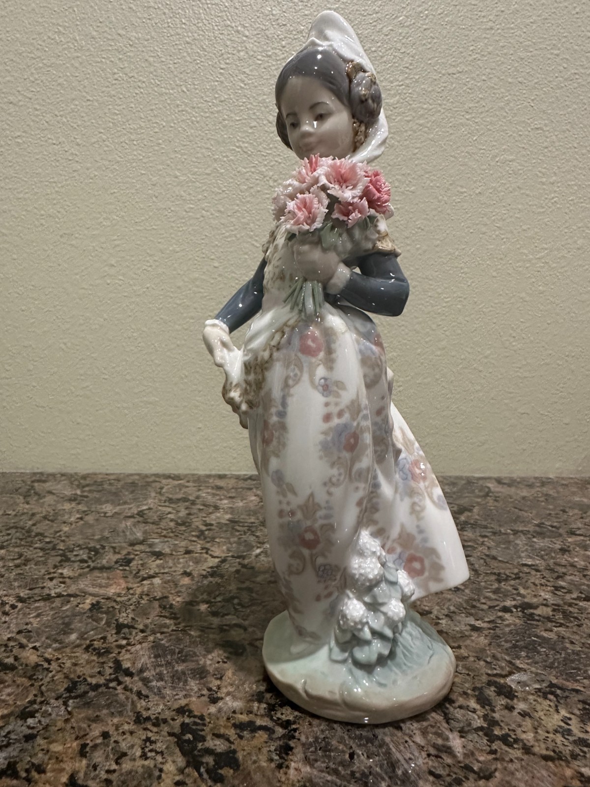 Lladro Figurine”Valencian Lady With Bouquet” Vintage 1974 #1304 Mint Retired
