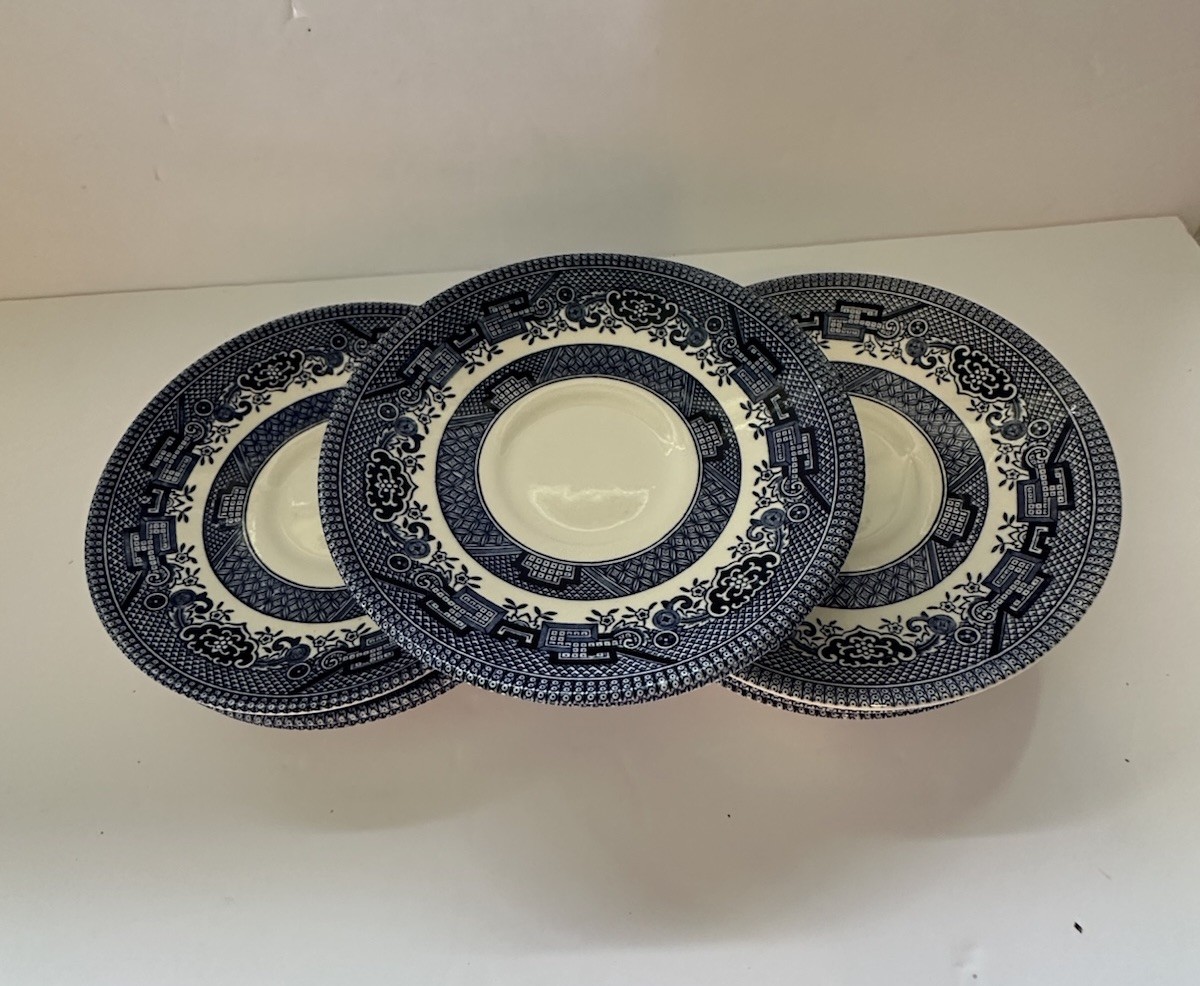 VTG Churchill BLUE WILLOW 5.5 in Tea Saucers Plates - Made in England Set Of 8
