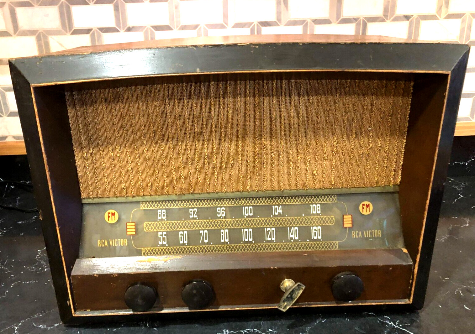 Vintage 1940’s  RCA Victor Table Top Tube Radio RC 608 B274