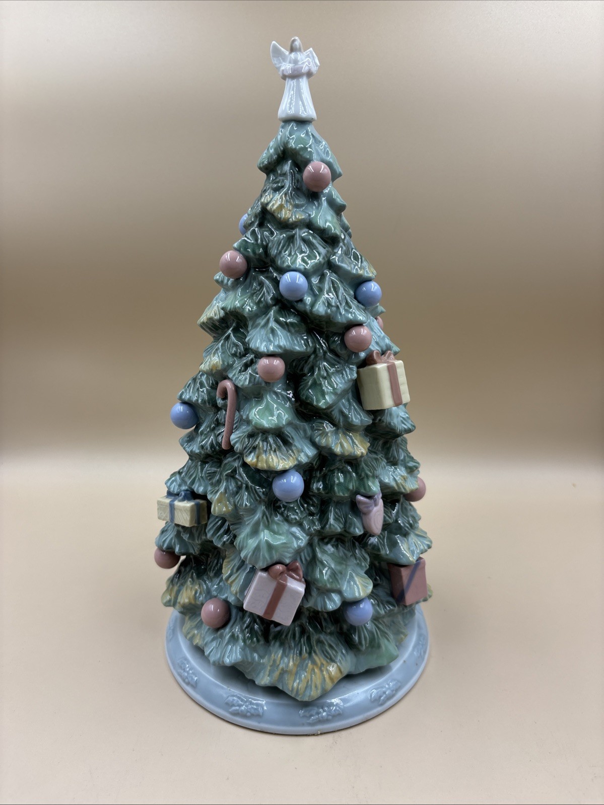 Lladró #6670 Christmas Tree The Night Before Christmas Collection 1999