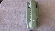 Nice Vintage Avocado Green 1986 Western Electric 2558 DM 2-line phone telephone picture