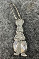 Vintage 1987 SeaGull Pewter Canada PETER RABBIT Keychain Bunny Eating Carrot picture