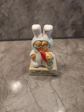Vintage 1982 Enesco Garfield Here Comes Kitty Cottontail Ceramic Figure [C20] picture