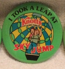 VINTAGE KNOTT'S BERRY FARM “Sky Jump” - 3” PINBACK BUTTON - **NEW** - **RARE** picture