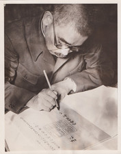 1941 Press Photo WWII Japan Minister Yosuke Matsuoka signs National Proclamation picture