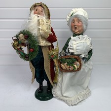 2005 Byers Choice Caroler Victorian Santa Crimson And 2002 Mrs Claus Baker picture