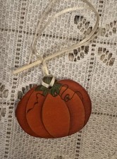 Longaberger Custom Wooden Tie-on - Pumpkin picture
