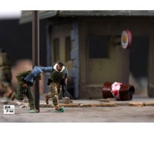 Homemade 1/72 War correspondent 2 soldier team Finished Colored Model NEW picture