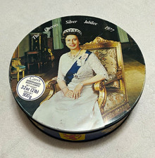 Carr's Assorted Biscuits Tin - The Queen's Silver Jubilee 1977 picture