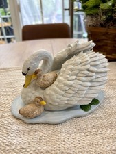 Homco 1427 Porcelain Swan & Cygnets Figurine Vintage Mother Duck Bird W/ Sticker picture
