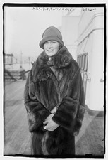 Photo:Mrs H P Davison Jr Fur Coat Hat 1920s Portrait picture