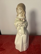 Retired Nadal Spanish Porcelain Girl With Flowers - Beautiful picture