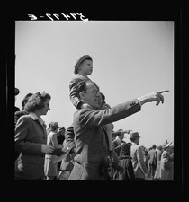 Warrenton Virginia 1941 Horse Races Judge Crowd Spectators Child on Shoulders picture