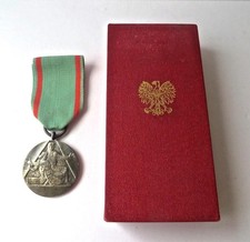 Poland 1960 Medal for Sacrifice & Courage Scarce Original Box ESTATE Collection picture
