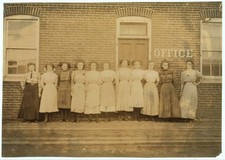 Photo:Washington Missouri 1910 Young Girls Working Peerless Box Co Hine picture