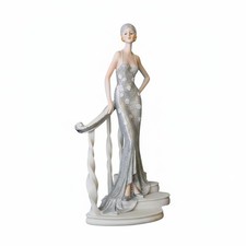 Comfy Hour Glamour Elegance Victorian Lady Resin Figurine, 9