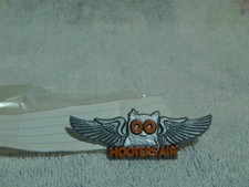 Hooters Air ~ Plastic Pilot Kiddie Wings ~ Travel Souvenir Button Pin ~ OG Vtg picture