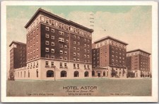 Vintage 1939 Milwaukee, Wisconsin Postcard HOTEL ASTOR Street View - LUMITONE picture