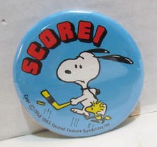 SNOOPY SCORE HOCKEY PINBACK BUTTON by BUTTERFLY ORIGINALS 1970's PEANUTS VTG picture