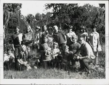 1974 Press Photo Yankeetown-lnglis School 6th Graders Visit Crystal River Museum picture