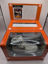 Nike Classics Authentic Commemorative Footwear Air Force 1 White & Silver picture