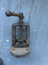 Vintage Reed Manufacturing Cast Iron Pipe Vise Bench Mount Erie PA Heavy Duty picture