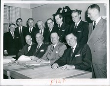 1958 New York United Press International Contract Signing Wirephoto 7x9 picture
